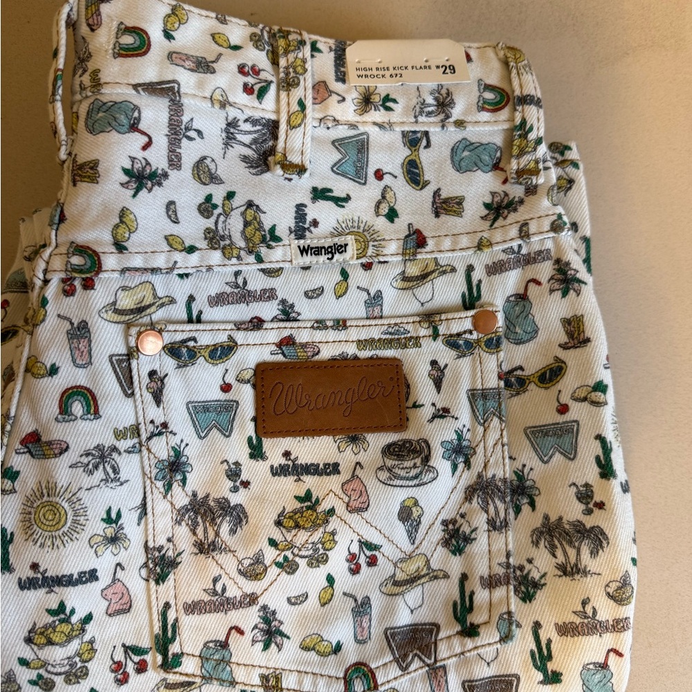 Wrangler White High-Rise Jeans with Multicolor Summer Icons